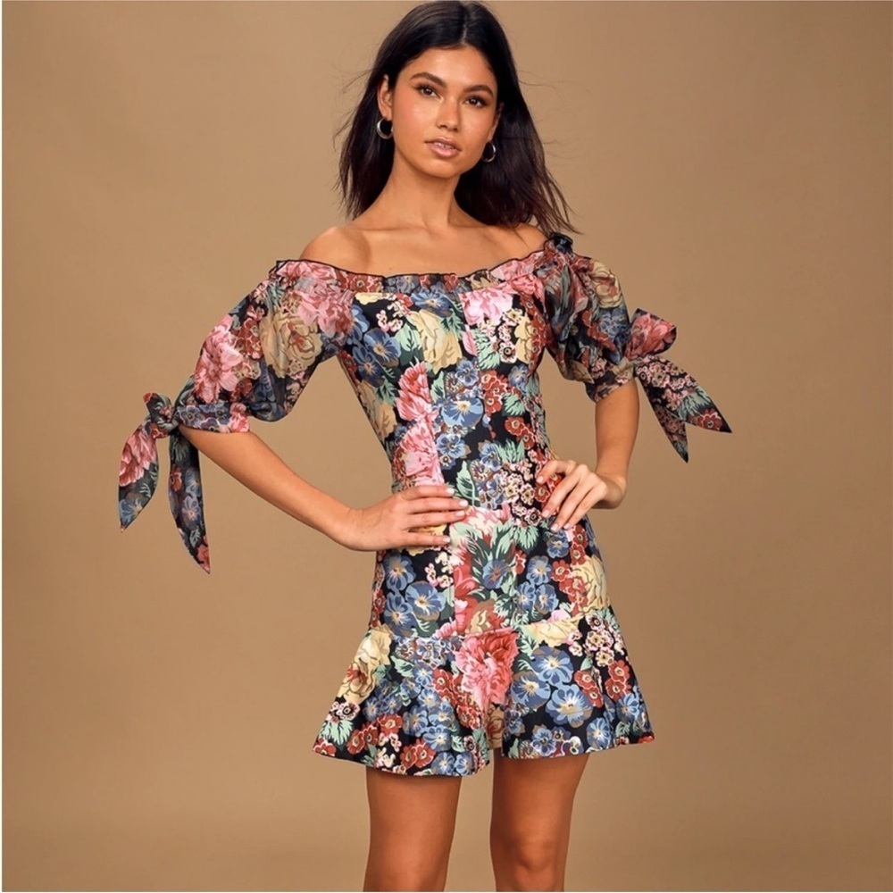 KEEPSAKE The Label Black Hydrangea
Runaway Off The Shoulder Mini
Dress Sz M (6)